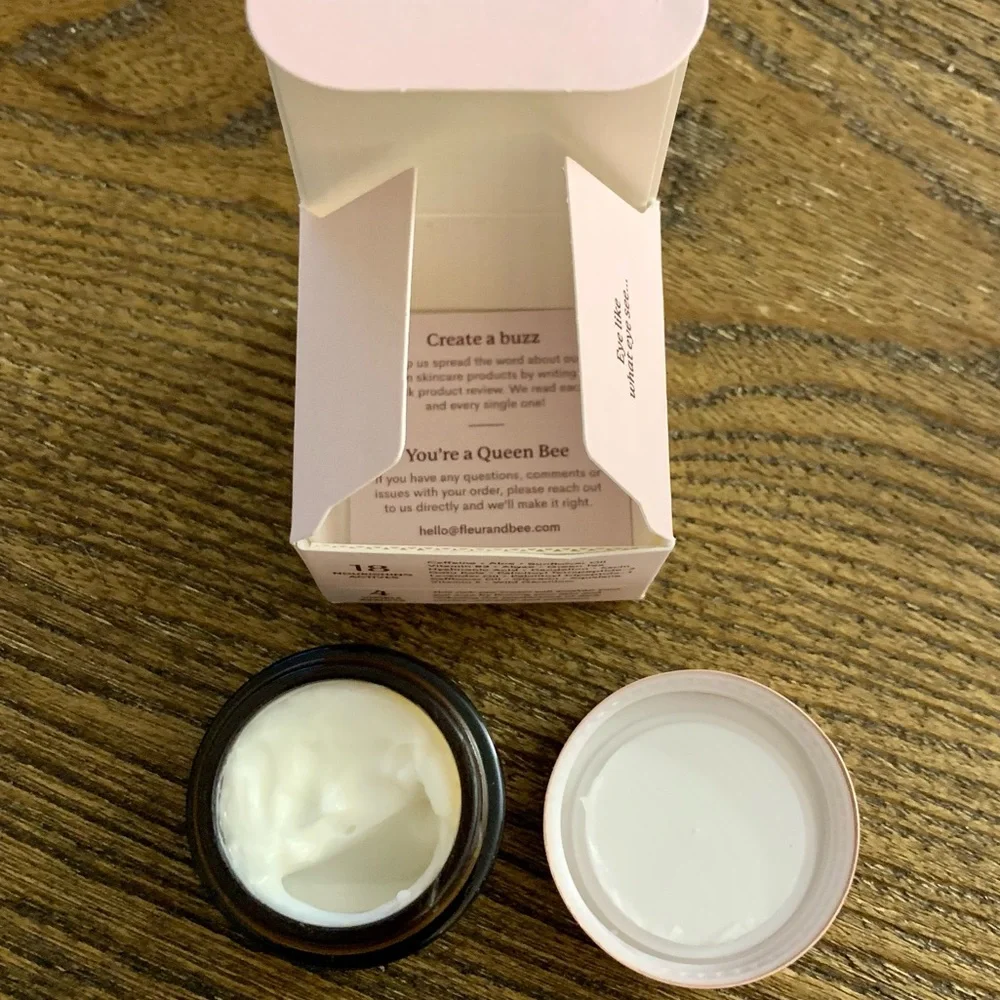 🛍NEW in Box Fleur & Bee bundle..hydrating serum & eye cream. - Picture 4 of 16